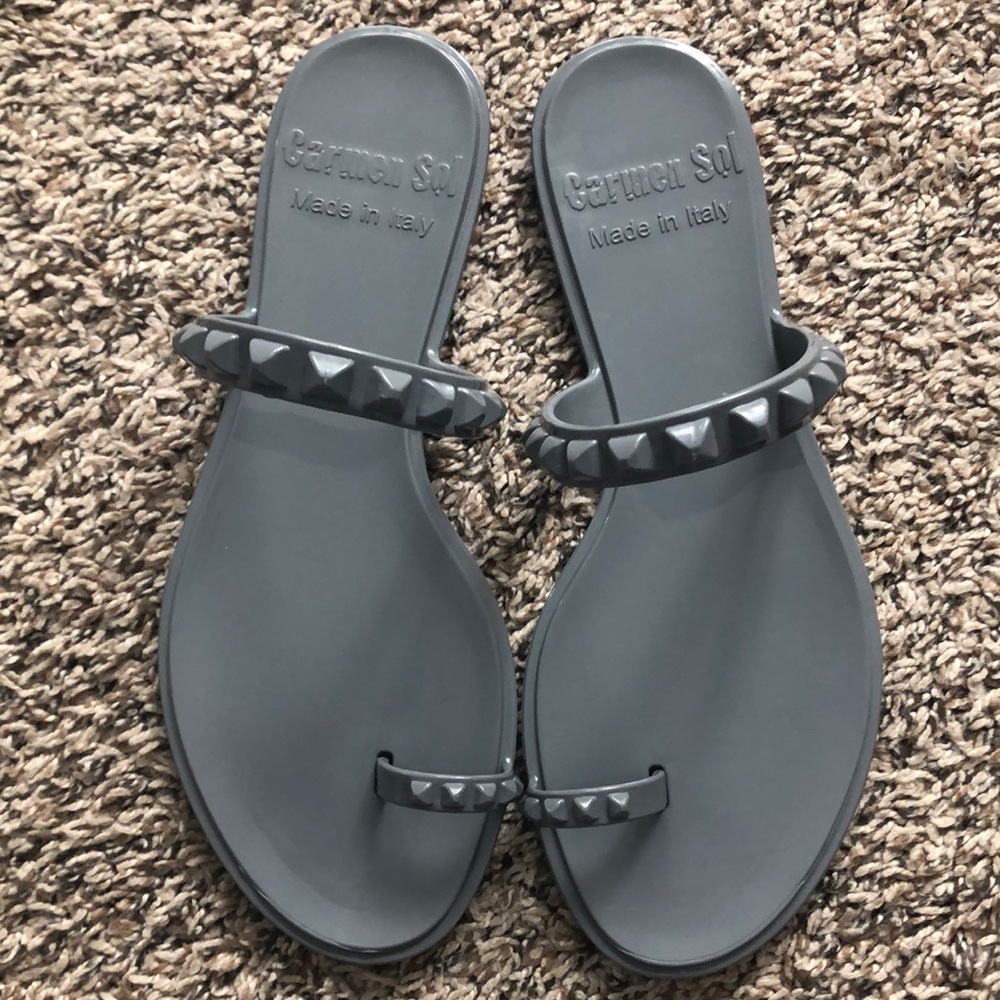 Carmen Sol Grey Flat Sandal- Maria size 10